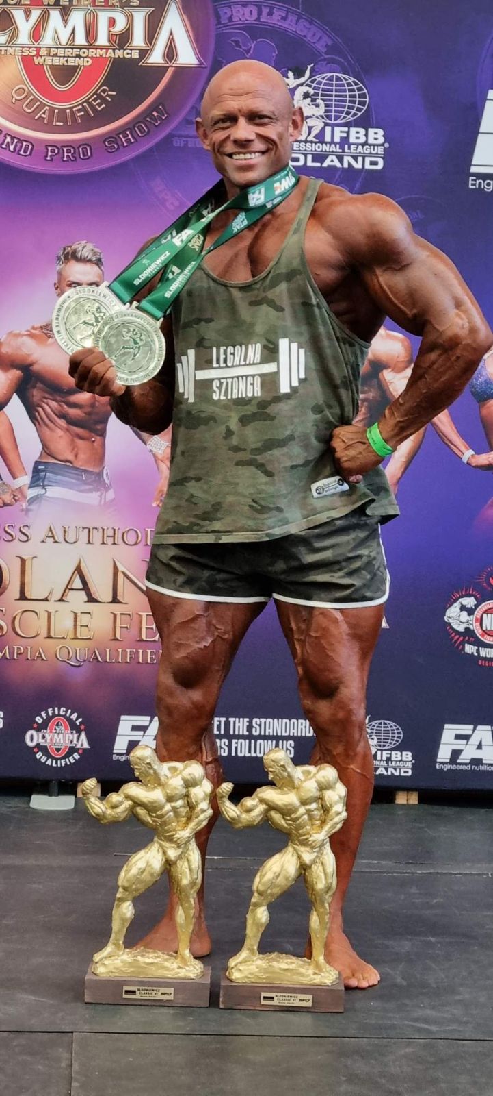 Arkadiusz „Arni” Demidowicz na kwalifikacjach Olympia z medalami i pucharami